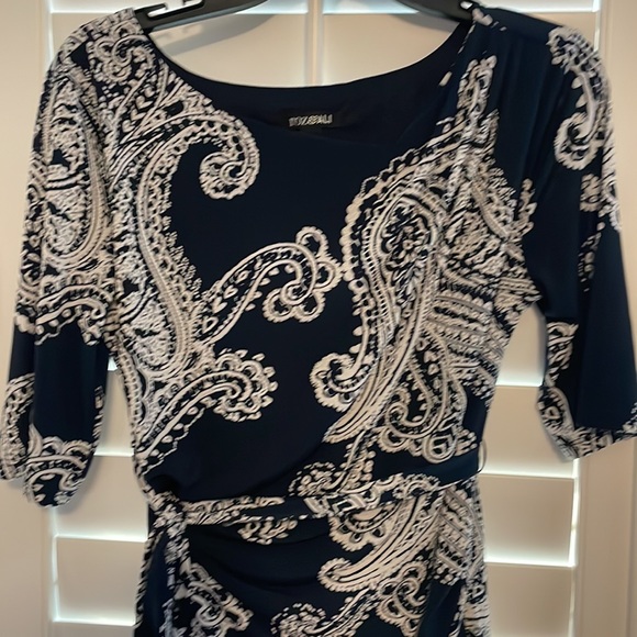 Roz&Ali navy blue and white faux wrap dress, size Medium, excellent condition - Picture 4 of 7